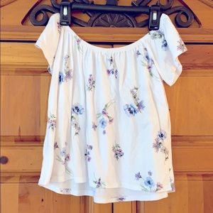 Off the shoulder, flowy floral top!